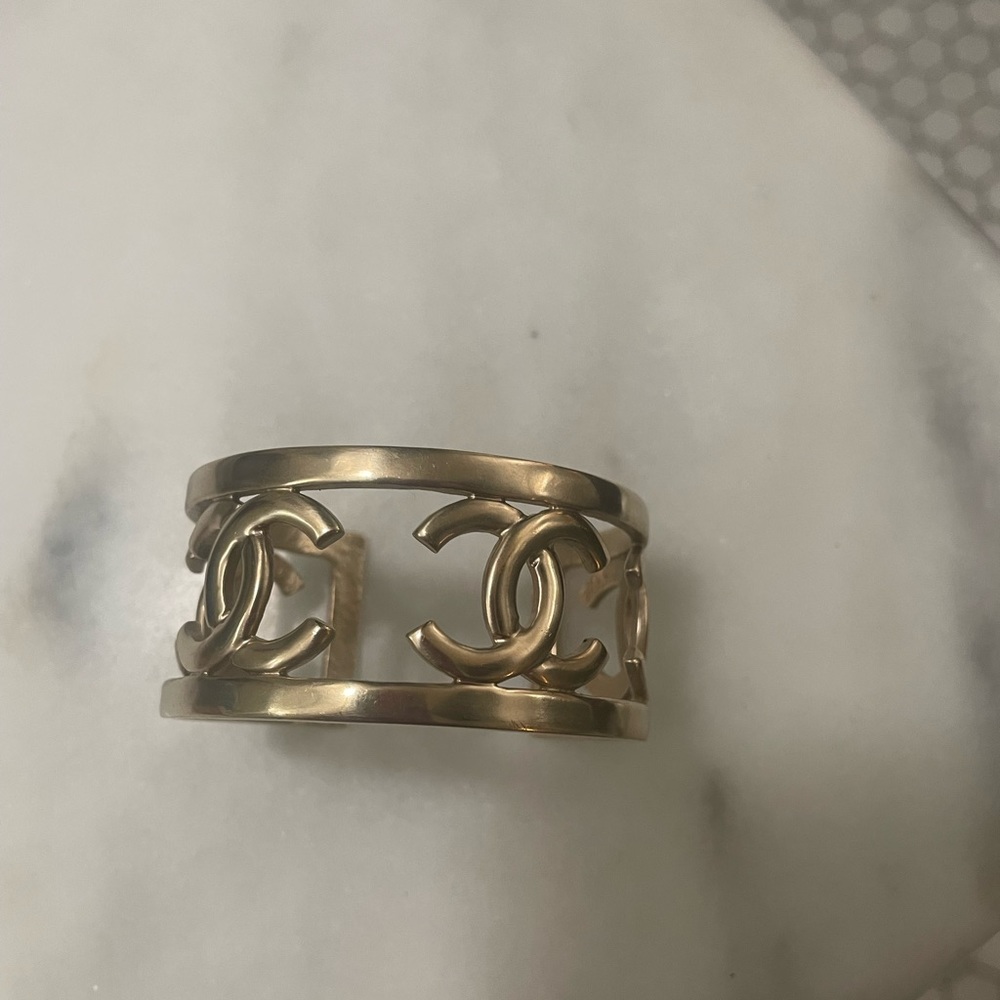 Gorgeous like new CHANEL gold bangle bracelet